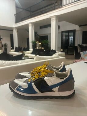 Nike Retro Runner Sneakers in Blue, White & Gray